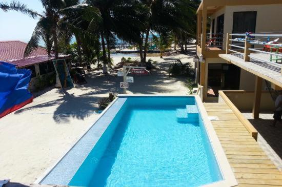 Beach Club Budget Rooms At Popeyes 키코커 외부 사진