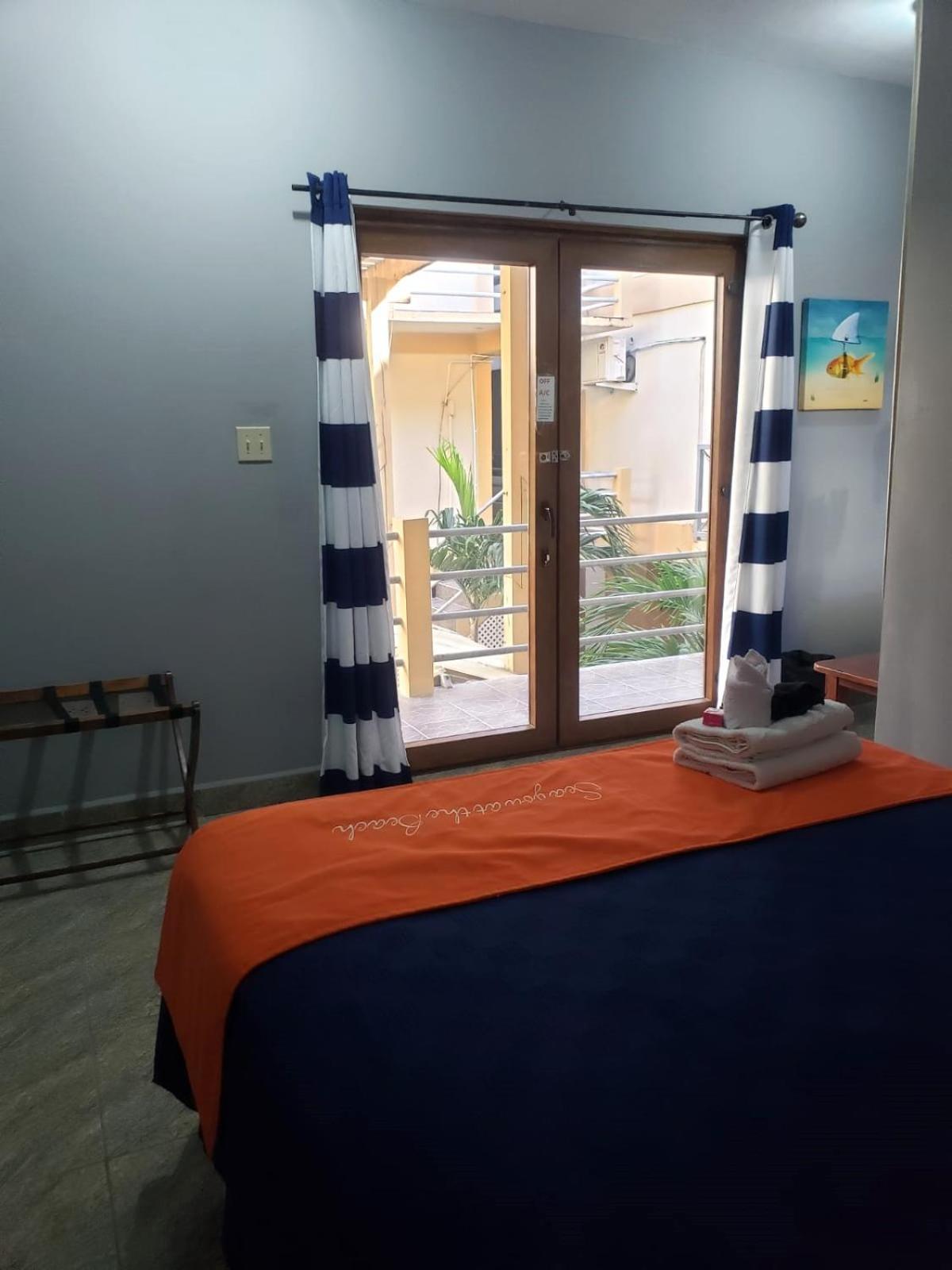 Beach Club Budget Rooms At Popeyes 키코커 외부 사진