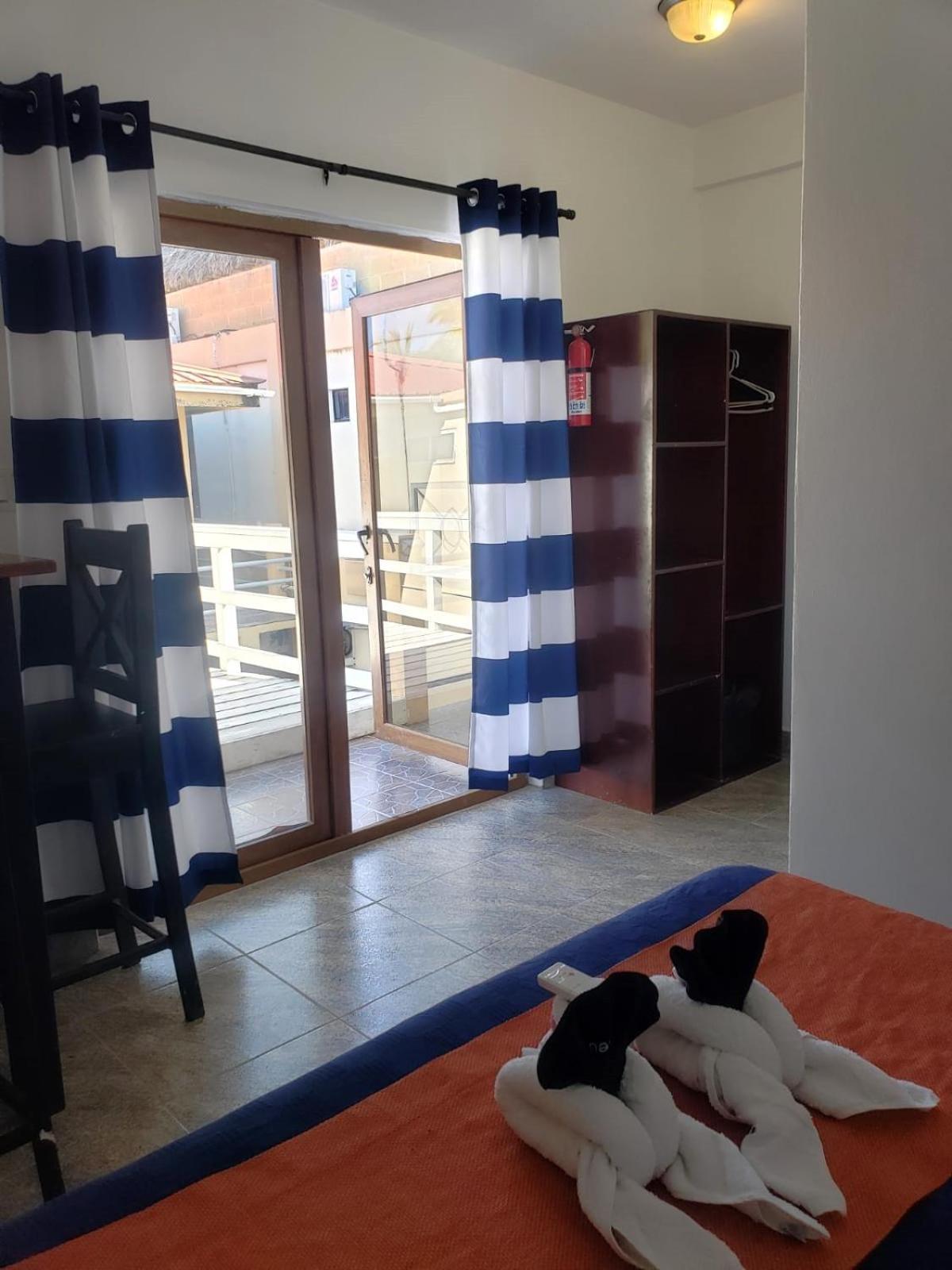 Beach Club Budget Rooms At Popeyes 키코커 외부 사진