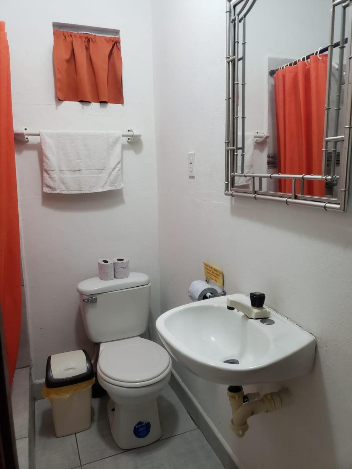 Beach Club Budget Rooms At Popeyes 키코커 외부 사진