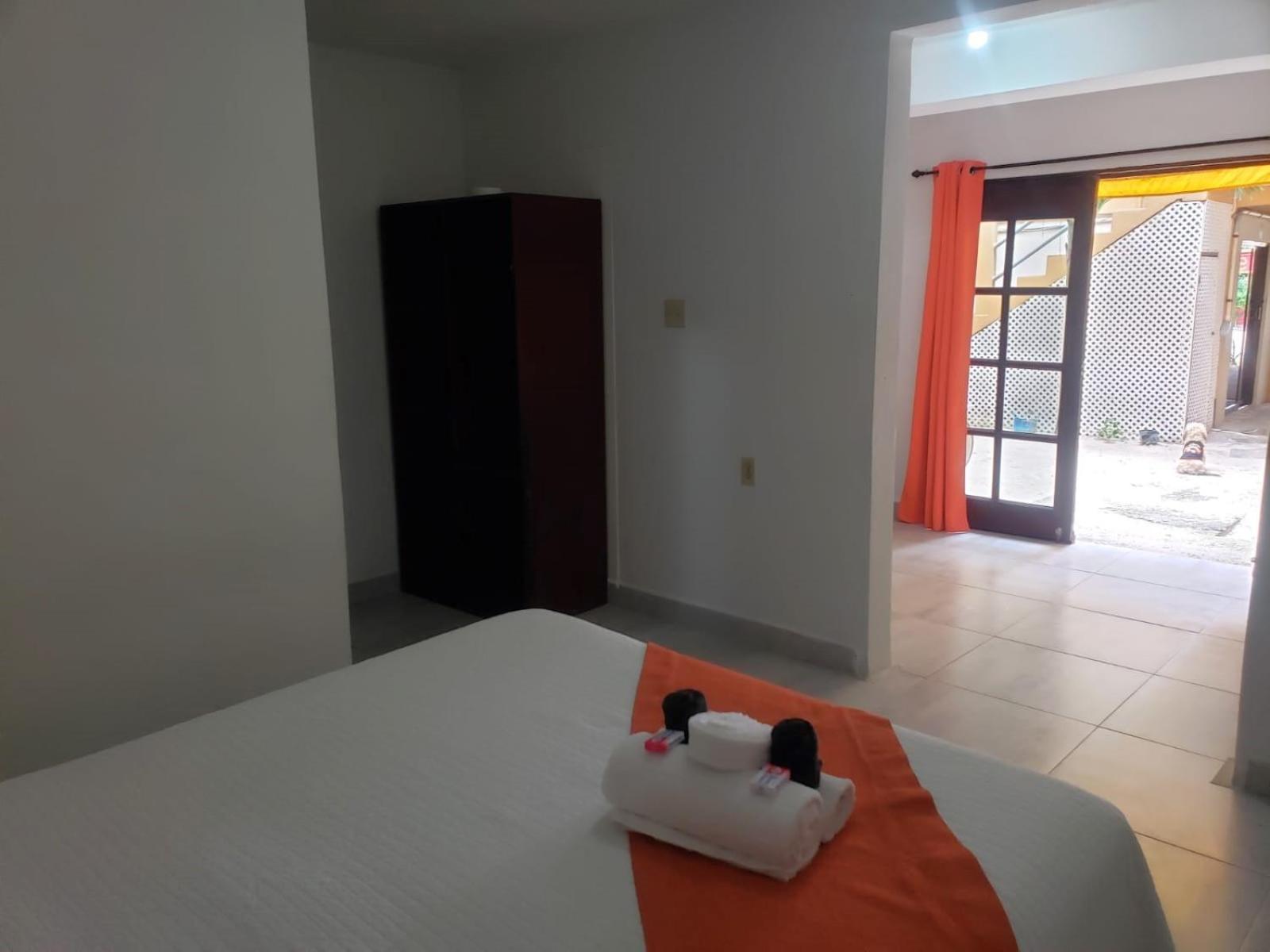 Beach Club Budget Rooms At Popeyes 키코커 외부 사진